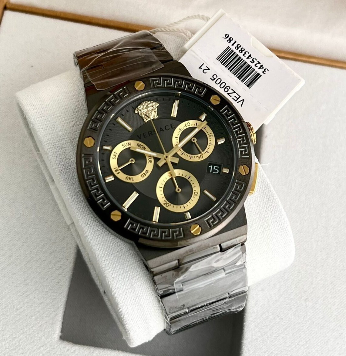  Shop Authentic Versace Greca Icon Quartz Black Dial Black Steel Strap Watch For Men - VEZ900521 - Luxxuri