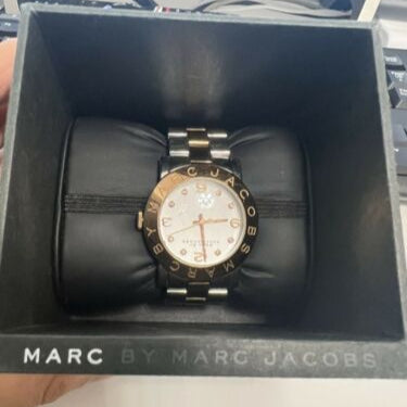 Shop Authentic Marc Jacobs Amy Silver Dial Two Tone Steel Strap Watch for Women - MBM3194 - Luxxuri