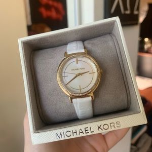  Shop Authentic Michael Kors Cinthia Mother of Pearl Dial White Leather Strap Watch for Women - MK2662 - Luxxuri