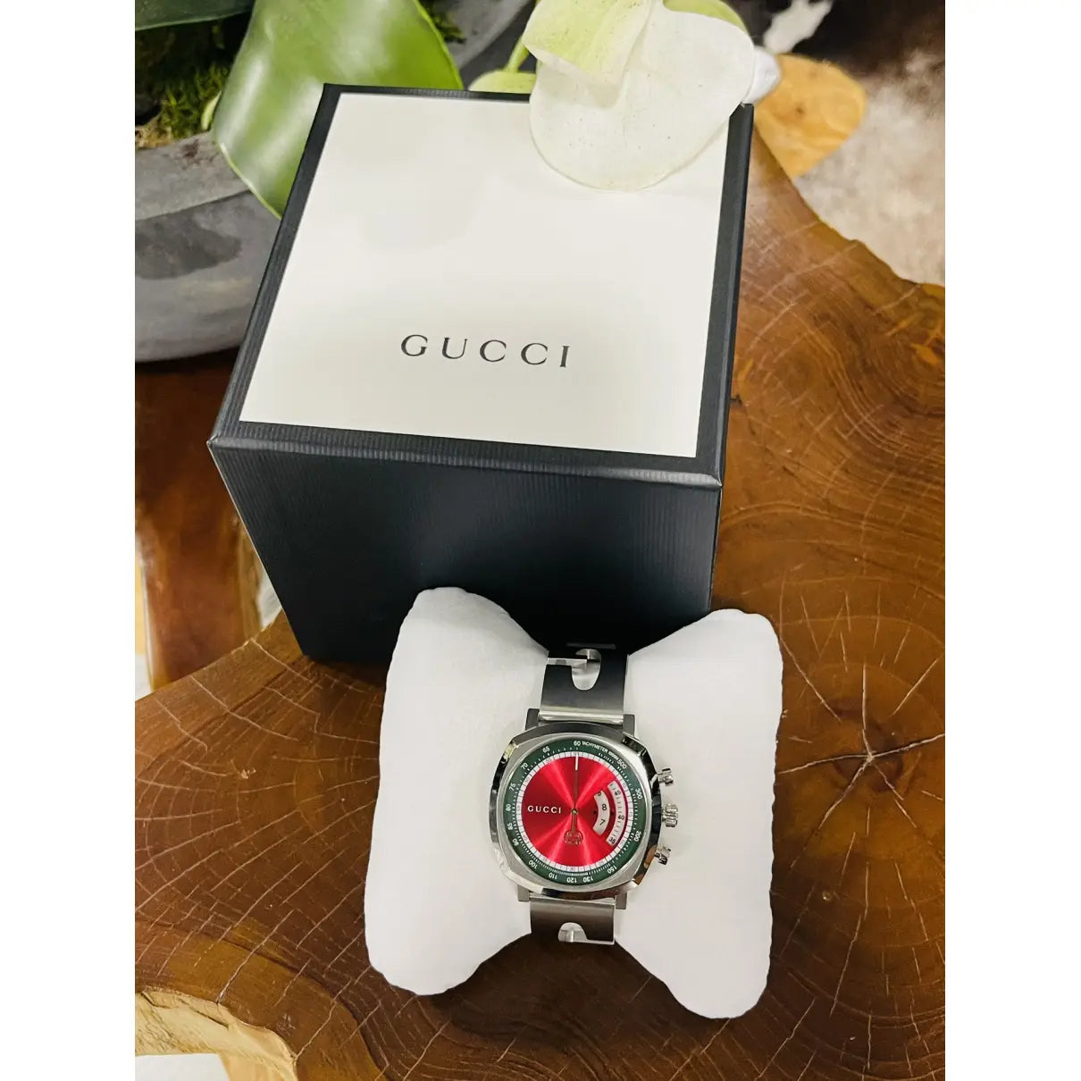  Shop Authentic Gucci Grip Quartz Chronograph Red Dial Silver Steel Strap Watch For Men - YA157303 - Luxxuri