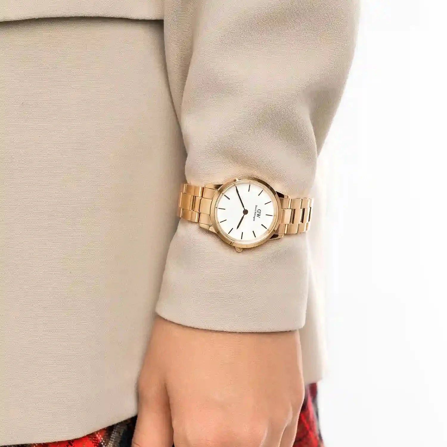  Shop Authentic Daniel Wellington Iconic Link White Dial Rose Gold Steel Strap Watch For Women - DW00100211 - Luxxuri