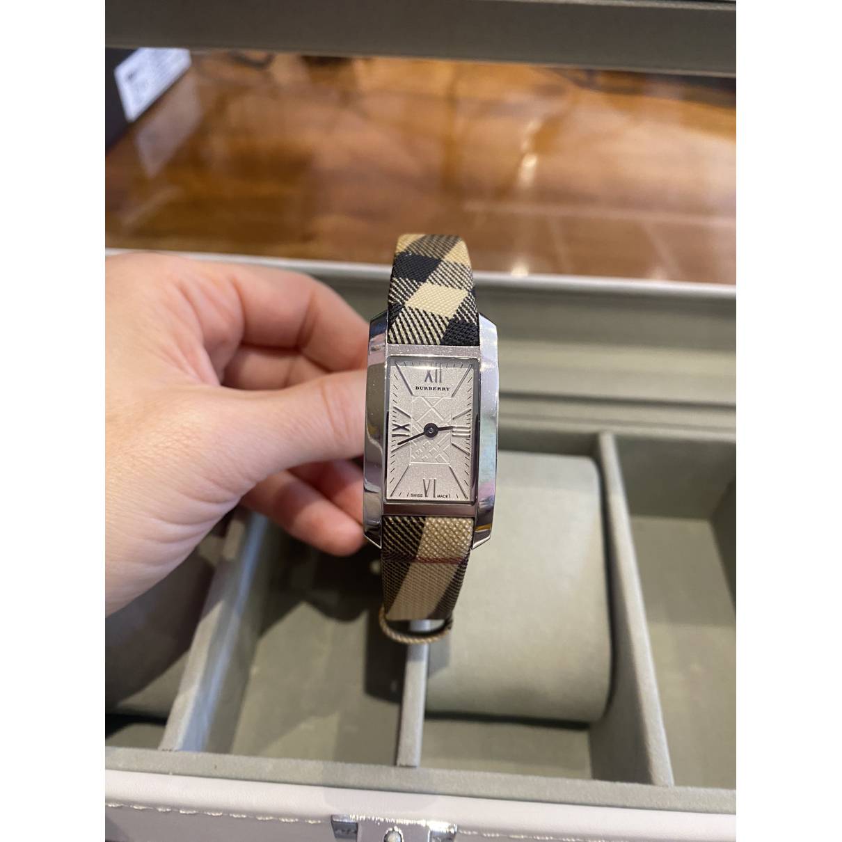  Shop Authentic Burberry The Pioneer Grey Dial Leather Strap Watch for Women - BU9504 - Luxxuri