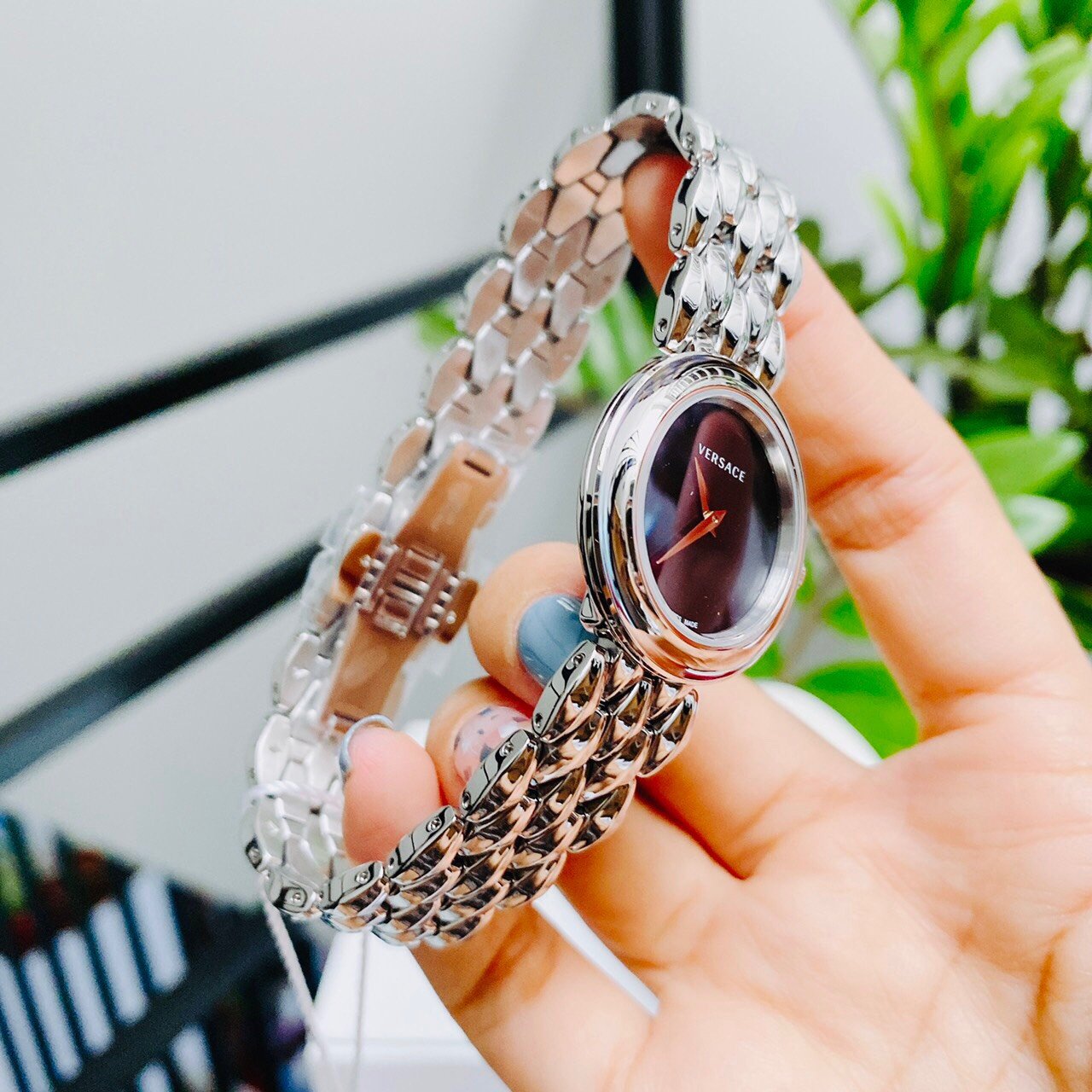  Shop Authentic Versace V-Flare Quartz Black Dial Silver Steel Strap Watch for Women - VEBN00618 - Luxxuri