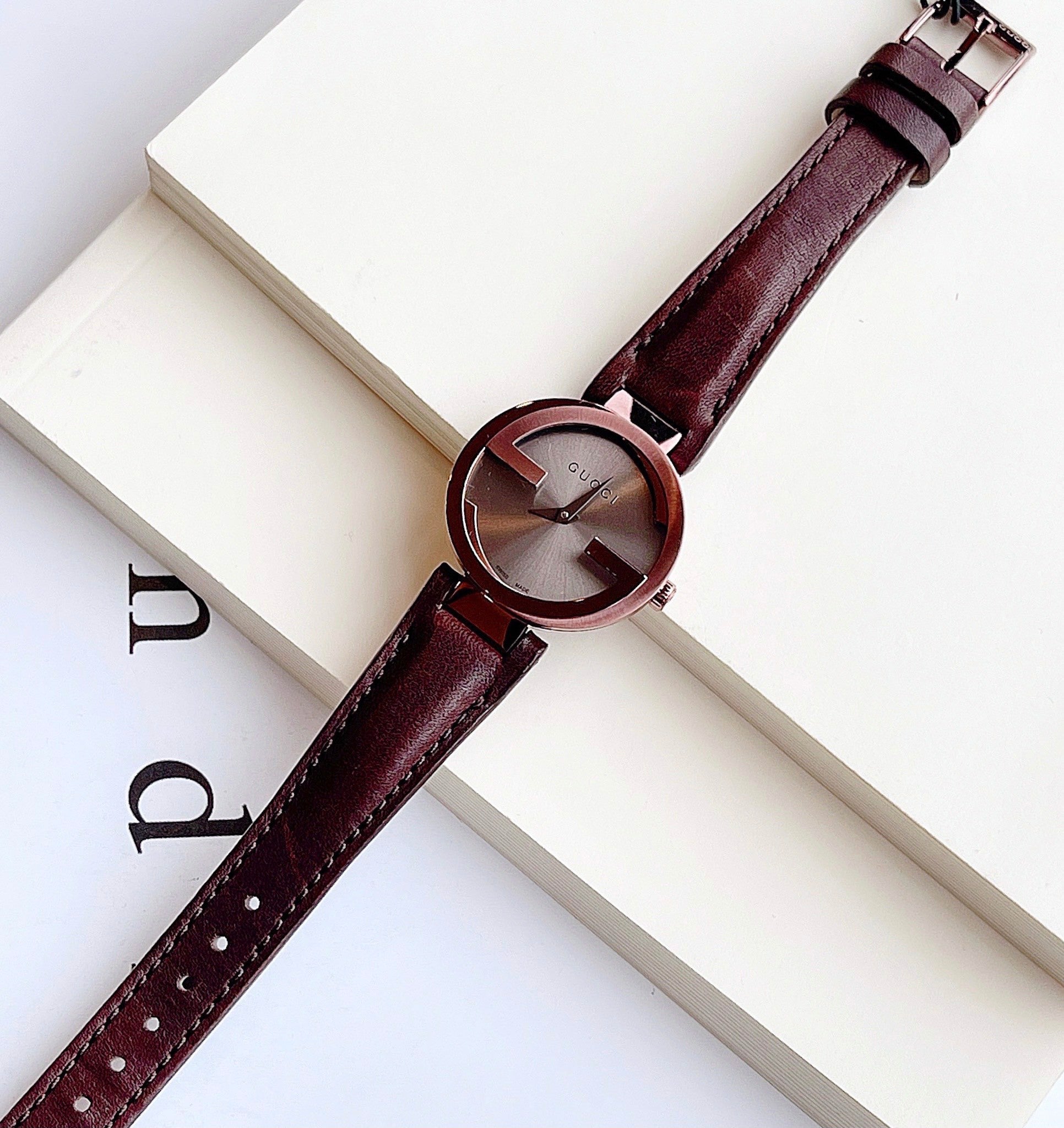  Shop Authentic Gucci Interlocking Iconic Brown Dial Brown Leather Strap Watch For Women - YA133207 - Luxxuri
