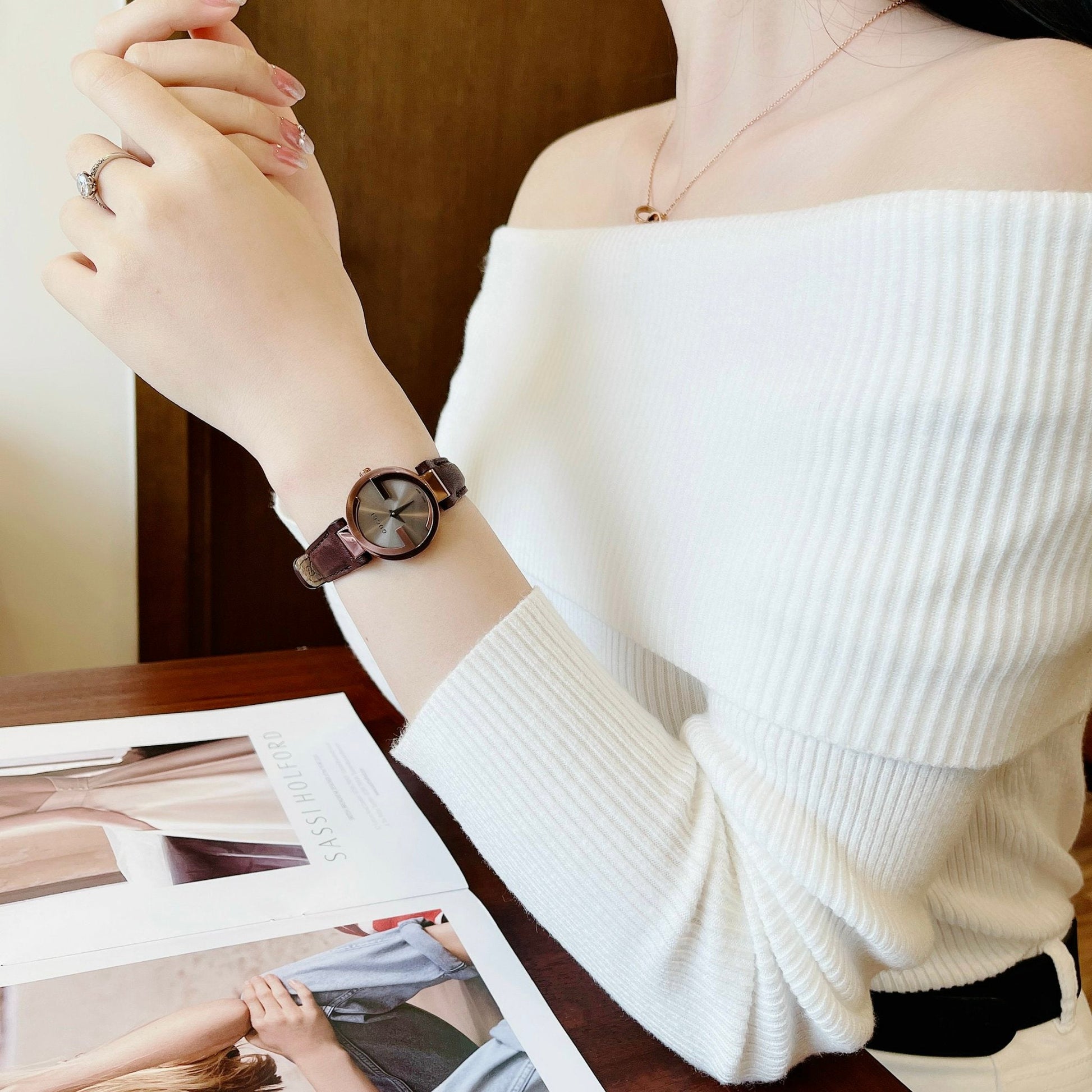  Shop Authentic Gucci Interlocking Iconic Brown Dial Brown Leather Strap Watch For Women - YA133207 - Luxxuri