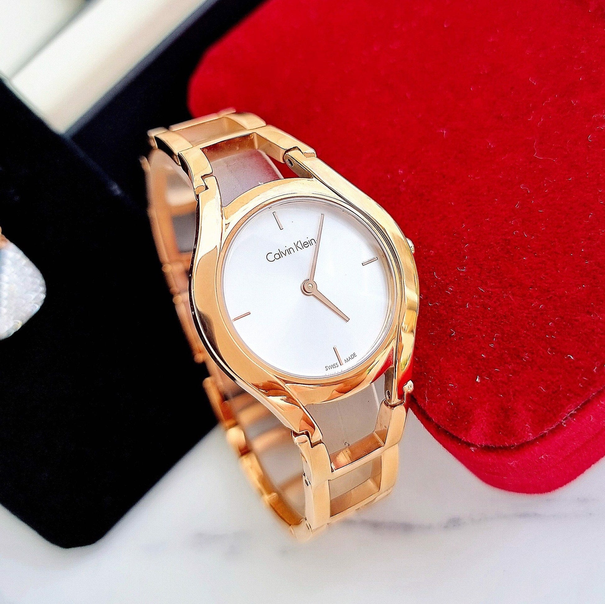  Shop Authentic Calvin Klein Class White Dial Rose Gold Steel Strap Watch for Women - K6R23626 - Luxxuri