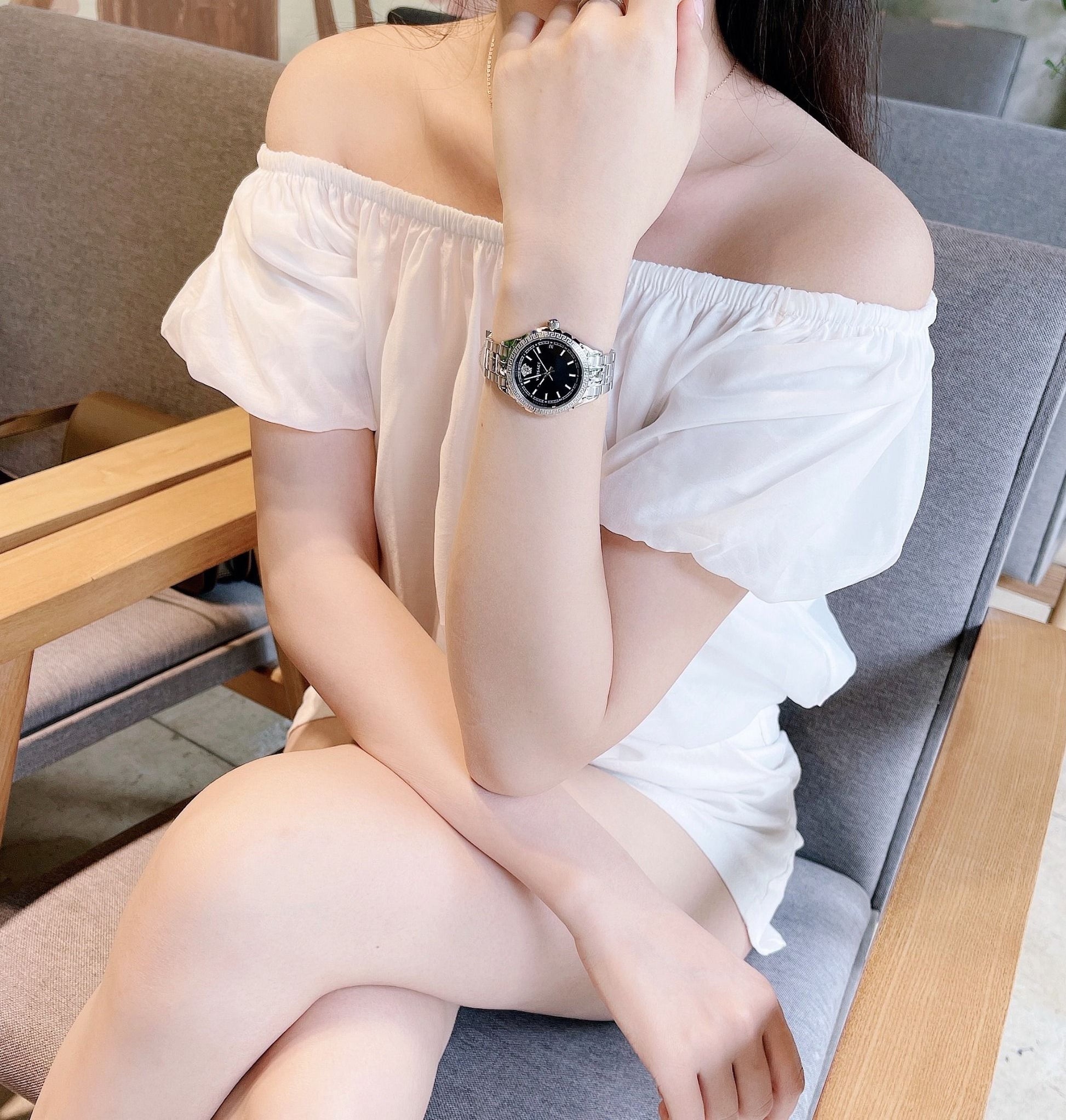  Shop Authentic Versace Hellenyium Black Dial Silver Steel Strap Watch for Women - V12020015 - Luxxuri