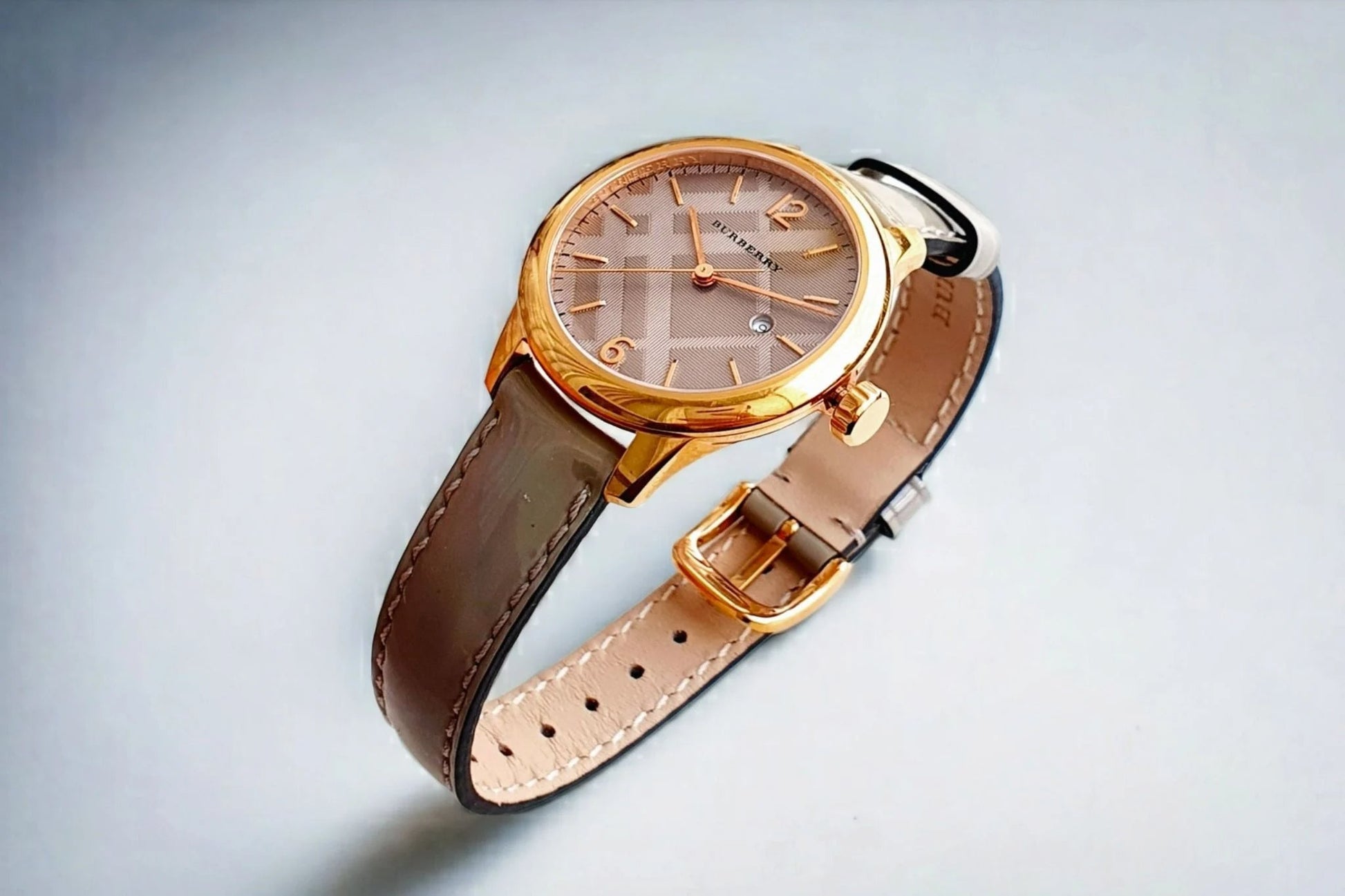  Shop Authentic Burberry The Classic Quartz Grey Dial Grey Leather Strap Watch For Women - BU10119 - Luxxuri