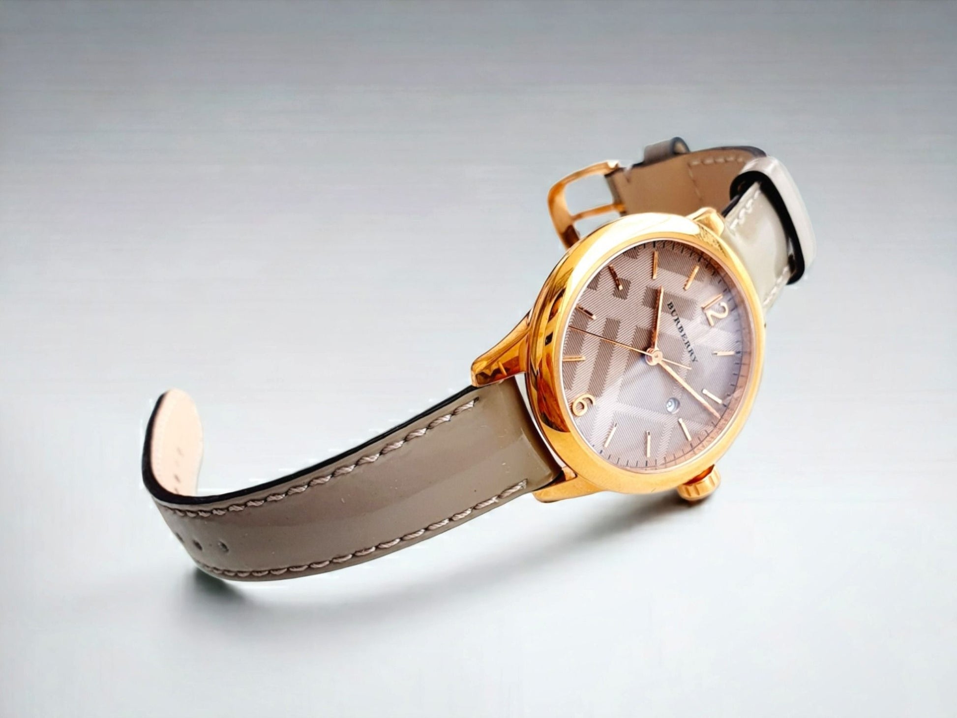  Shop Authentic Burberry The Classic Quartz Grey Dial Grey Leather Strap Watch For Women - BU10119 - Luxxuri