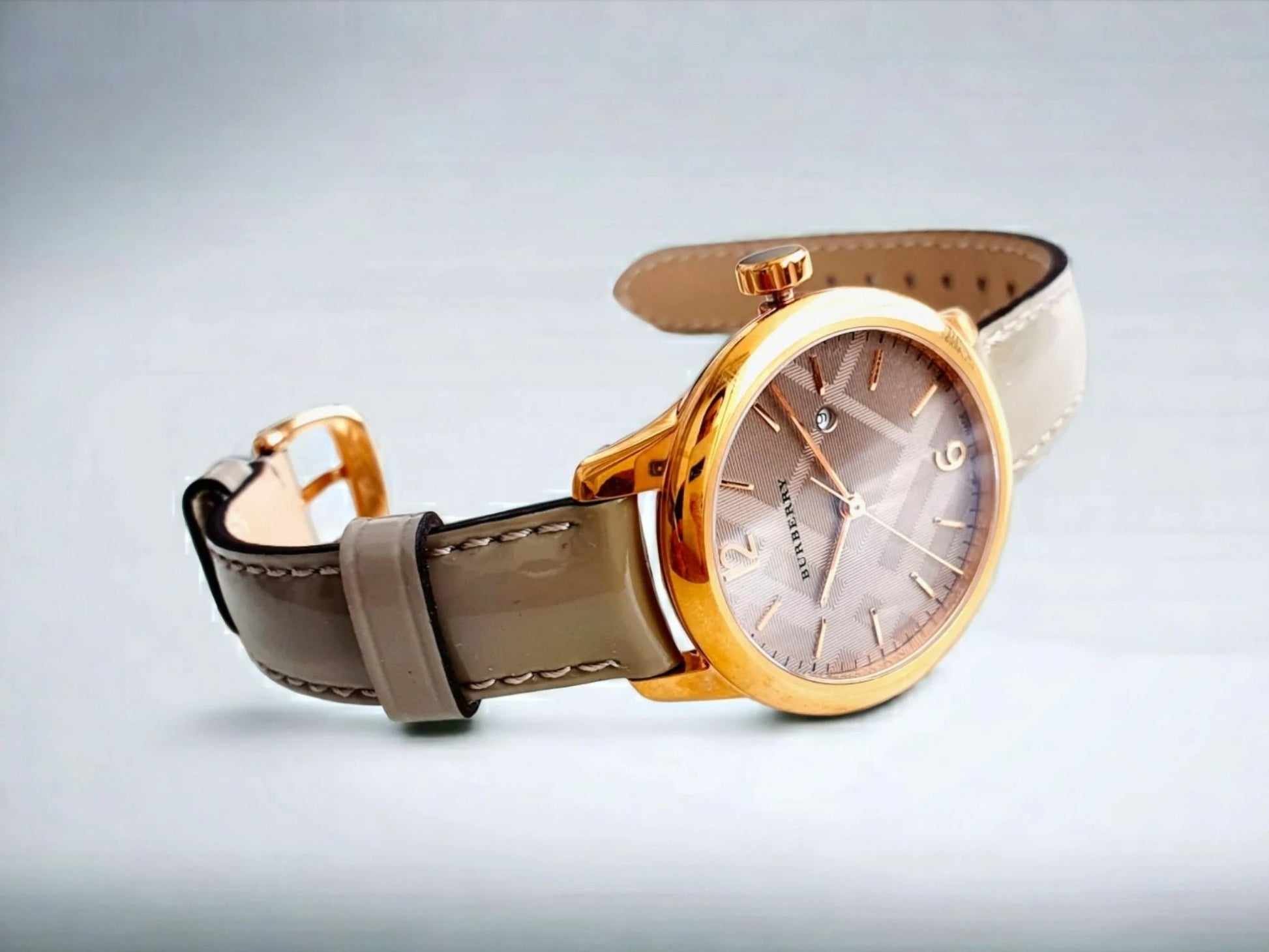  Shop Authentic Burberry The Classic Quartz Grey Dial Grey Leather Strap Watch For Women - BU10119 - Luxxuri