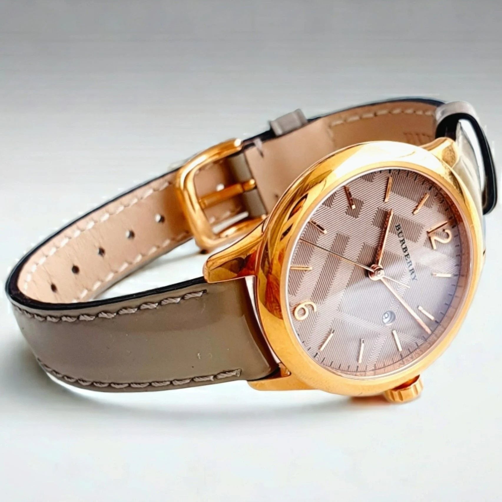  Shop Authentic Burberry The Classic Quartz Grey Dial Grey Leather Strap Watch For Women - BU10119 - Luxxuri