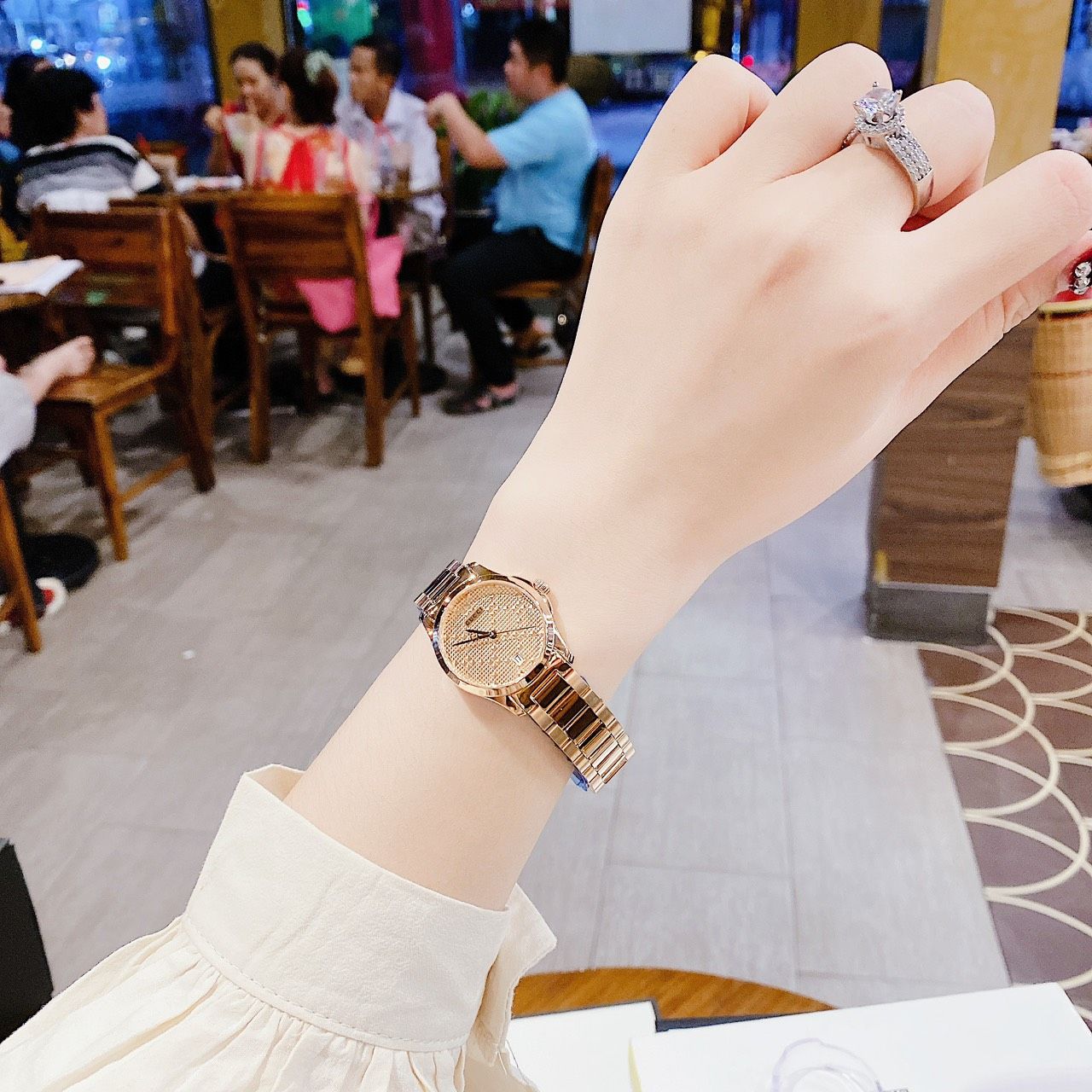  Shop Authentic Gucci G Timeless Quartz Rose Gold Dial Rose Gold Steel Strap Watch For Women - YA126567 - Luxxuri