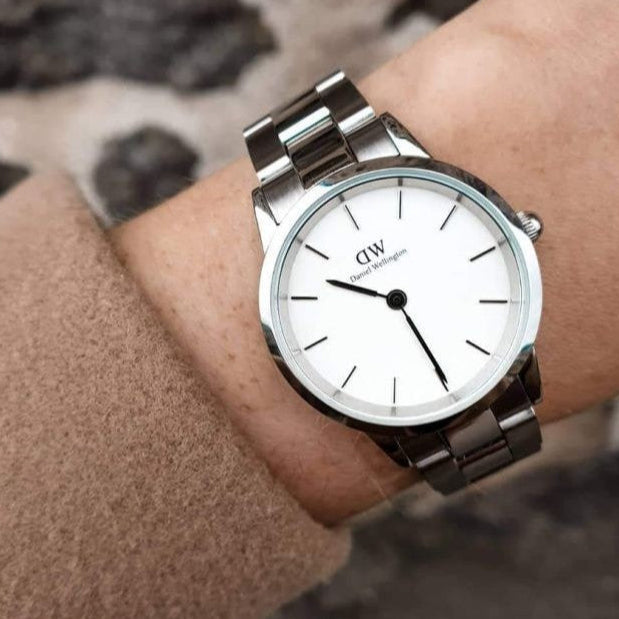  Shop Authentic Daniel Wellington Iconic Link White Dial Silver Steel Strap Watch For Women - DW00100205 - Luxxuri