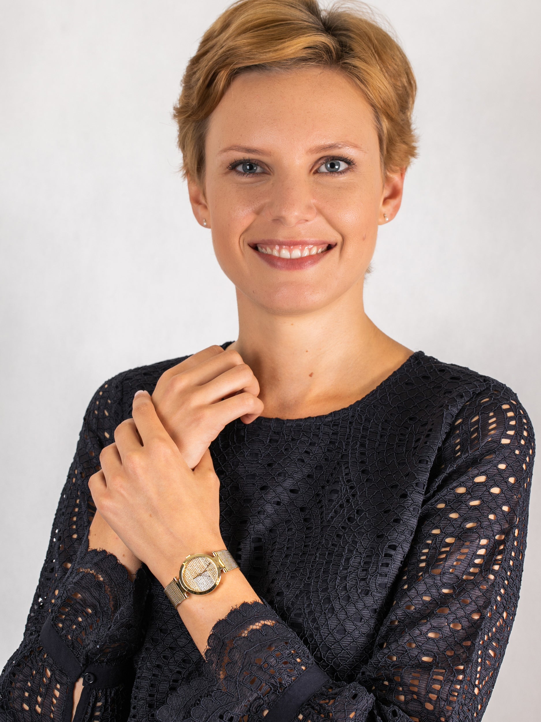  Shop Authentic Tommy Hilfiger Lynn Quartz Gold Dial Gold Mesh Bracelet Watch For Women - 1781867 - Luxxuri